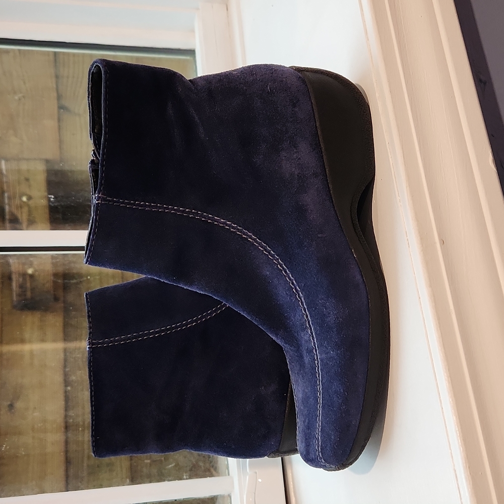 **PRICE DROP** Clarks Booties/Ankle Boots, Size 8M